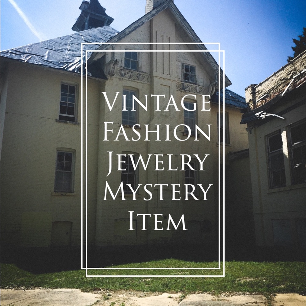 VINTAGE FASHION JEWELRY MYSTERY ITEM